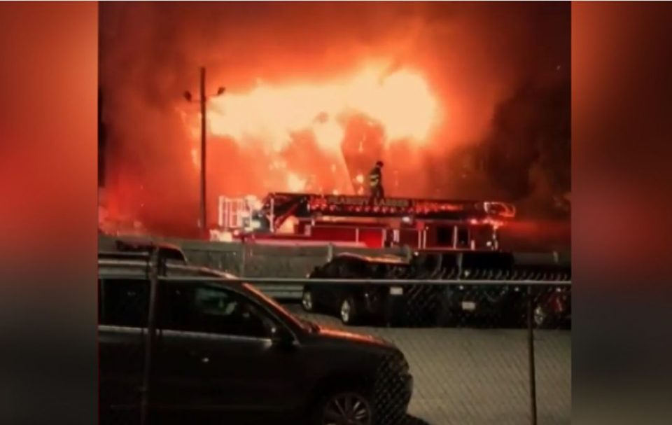 Incêndio destrói apartamentos em Peabody e deixa brasileiros desabrigados