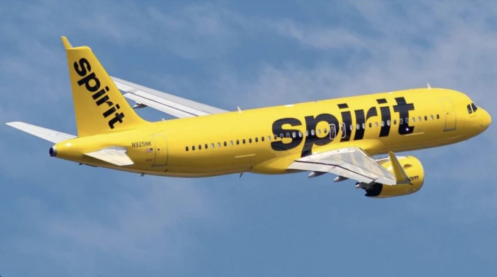 Spirit Airlines implementa novas restrições de roupas e tatuagens para viajar