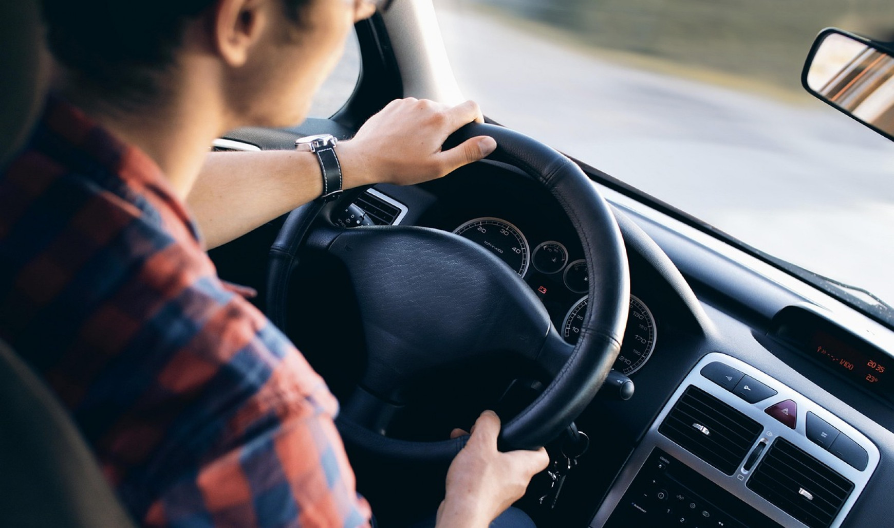 Nova lei do Colorado acelerará processo para imigrantes obterem carteiras de motorista
