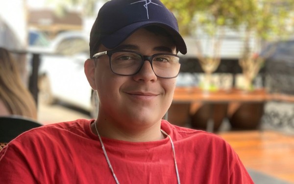 Jovem brasileiro é fatalmente esfaqueado em Goose Creek