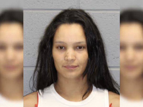 Brasileira é presa por deixar bebê e criança trancados em carro quente em Connecticut