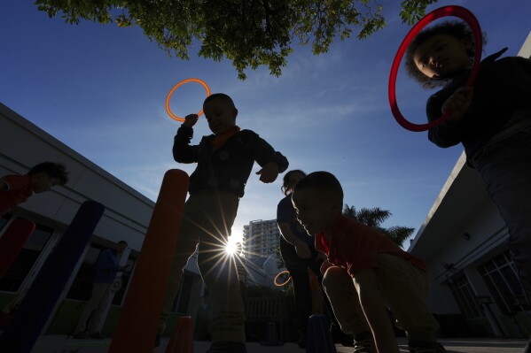 O programa Head Start será cortado para imigrantes sem status legal, diz o governo Trump