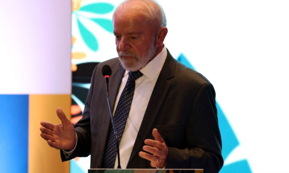 Lula anuncia mudança em regra sobre traslado de corpos de brasileiros no exterior