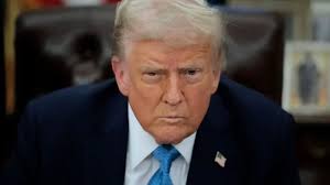 Juiz federal pausa a ordem de cidadania de Trump no processo de ação coletiva