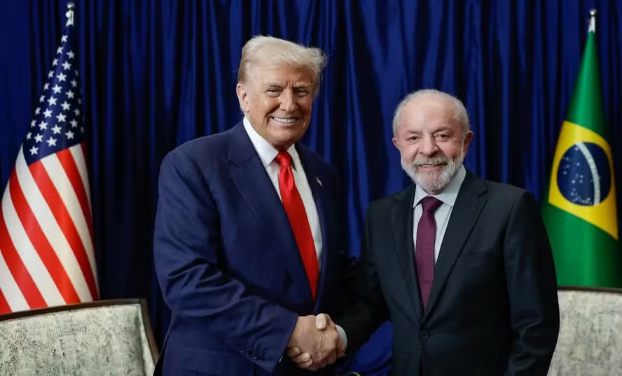 Lula e Trump fazem reunião estratégica em encontro e abrem caminho para aliviar tarifas e sanções