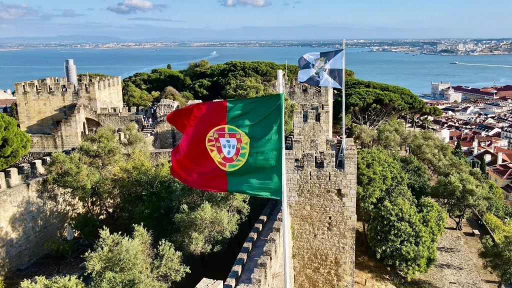 Portugal aprova nova lei de estrangeiros: brasileiros enfrentam mudanças relevantes na residência e nos vistos